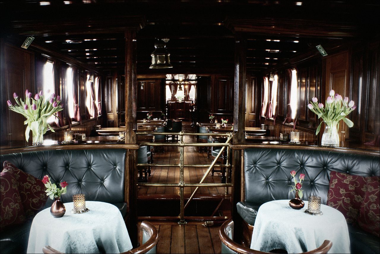 13_-_hydrograaf_-_interior_2_-_salon_boven_voor